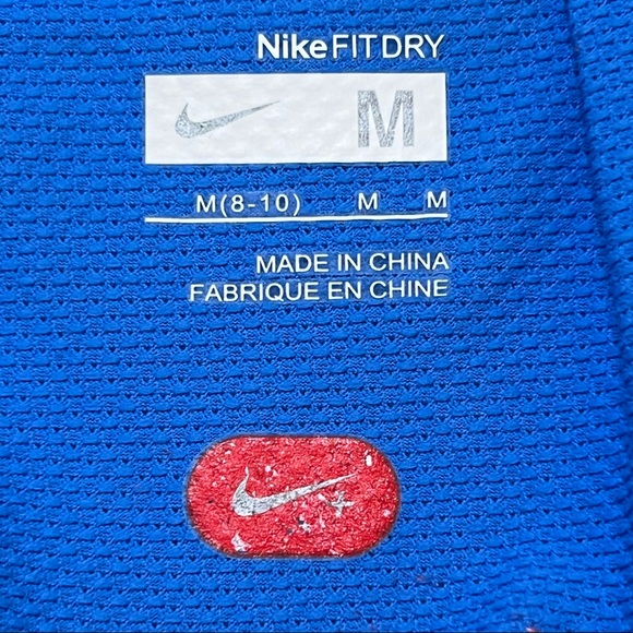 Nike FITDRY Women’s 1/4 Zip Lightweight Top With Reflective Accents Medium 8-10 - Picture 11 of 16